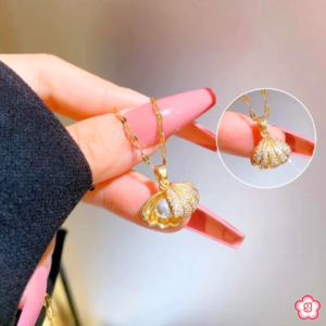 Golden Pearl in a Shell Pendant Necklace