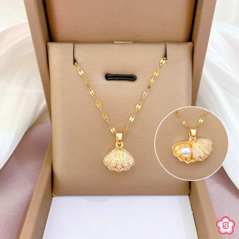 Golden Pearl in a Shell Pendant Necklace