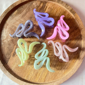 Wavy Acrylic Dual Shade Hair Claws