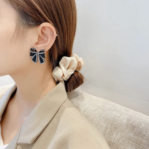 Midnight Bow Pearl Earrings